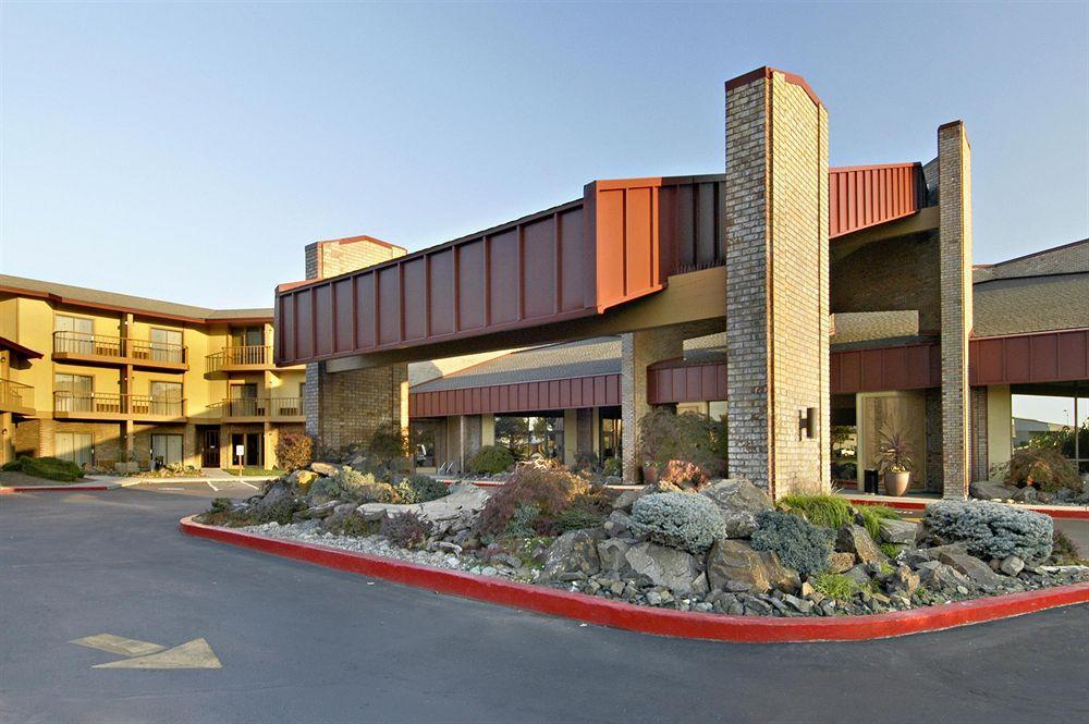 Red Lion Hotel Pasco Airport&Conference Center Exterior foto